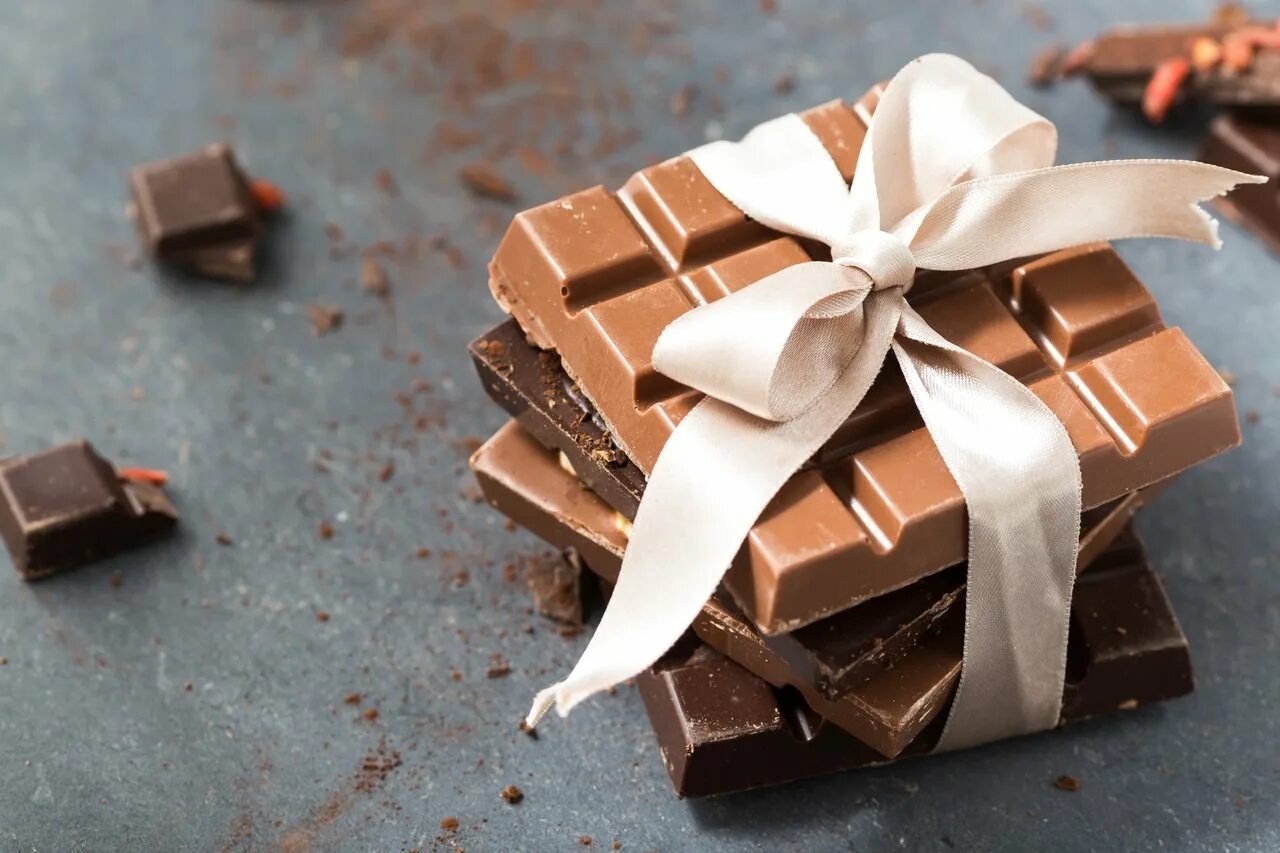 День шоколадных сюрпризов. Шоколадный сюрприз. Шоколад сюрприз. Всемирный день шоколадных сюрпризов. Сюрприз шоколадка