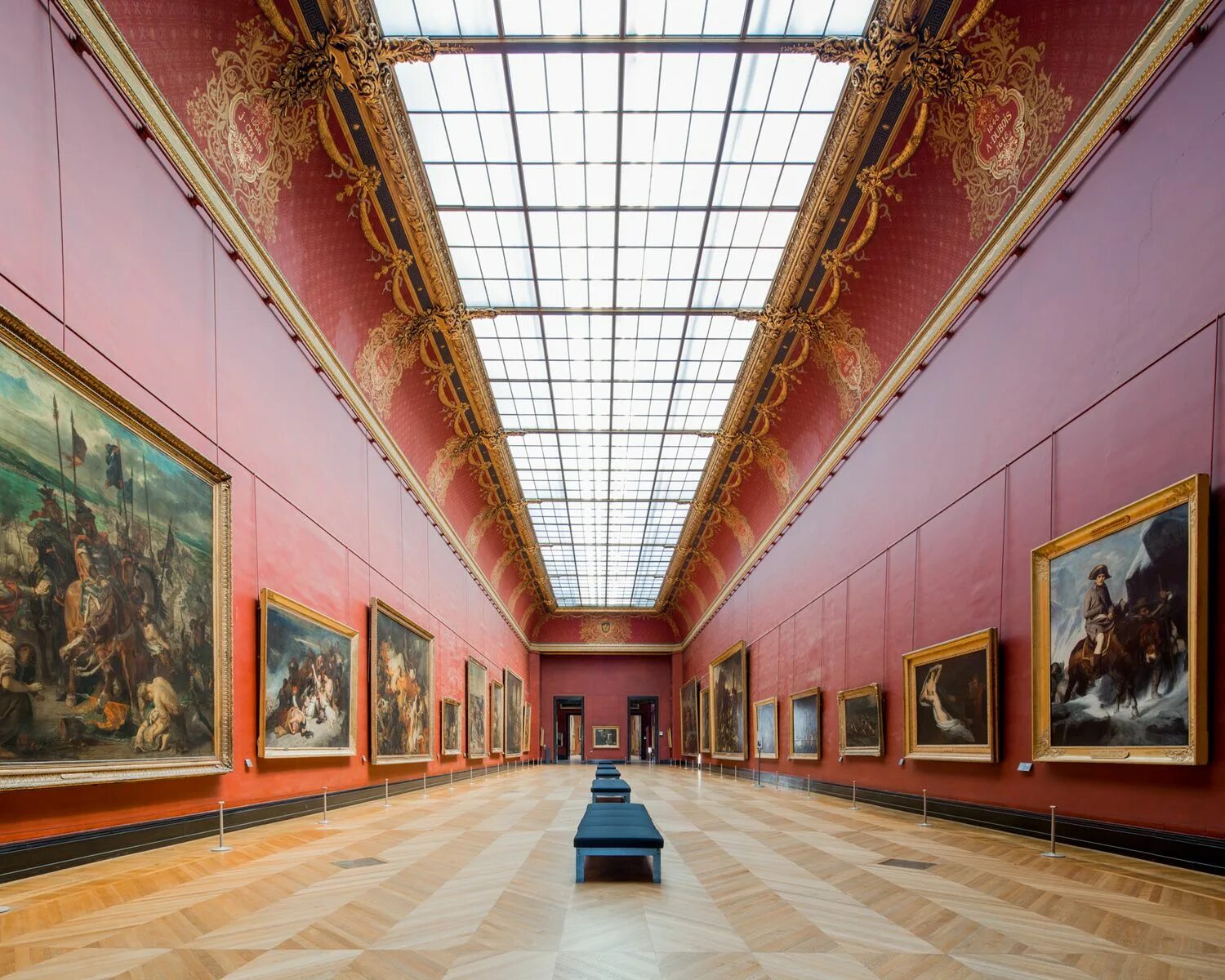 Музей изобразительных искусств Лувр. Галерея в Париже Лувр. Лувр Париж внутри. Галерея Микеланджело Лувр.