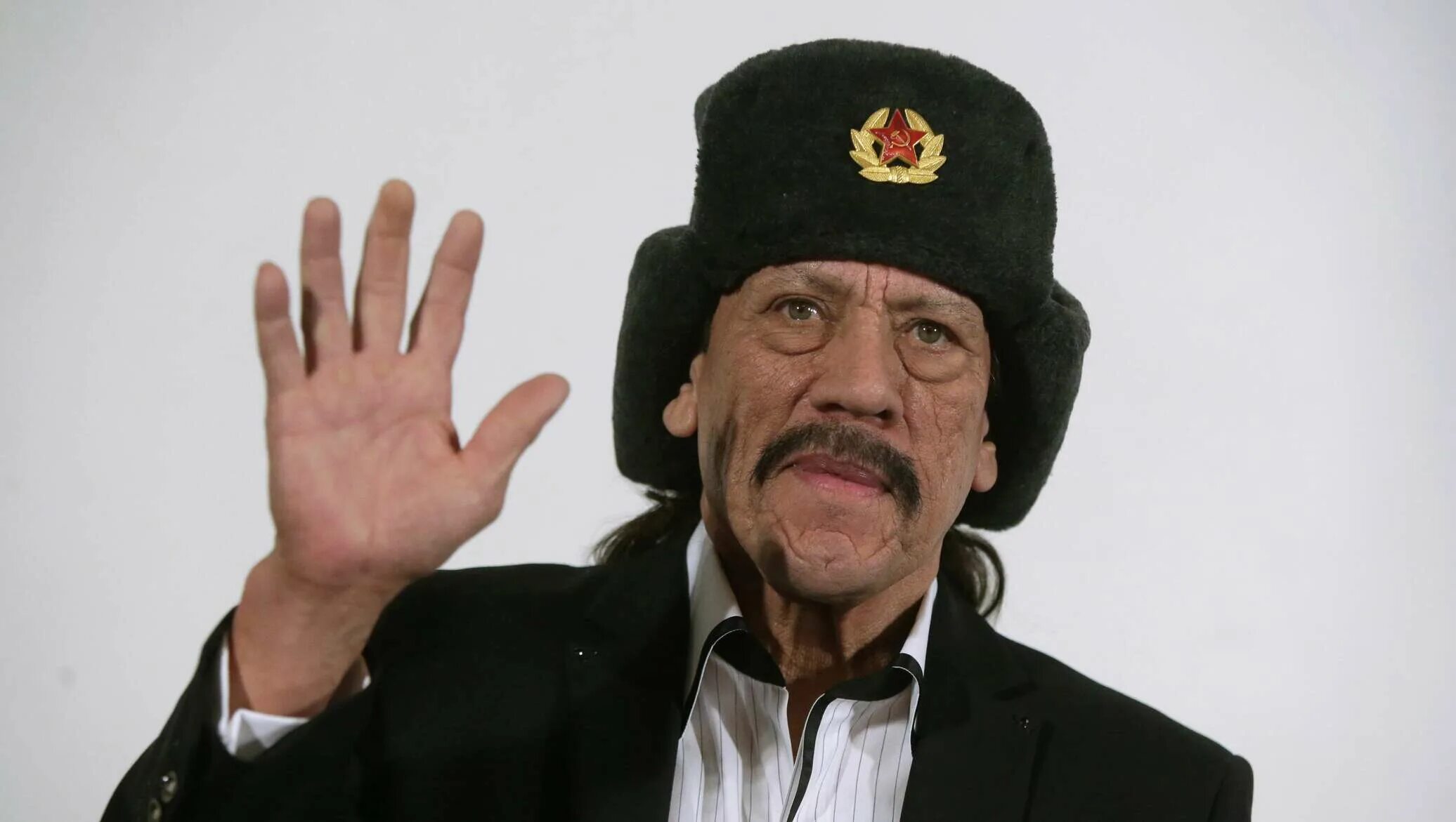 Американский актер с российским гражданством. Актер получивший российское гражданство. Звезды получившие российское гражданство. Депардье 2022. Американский актер с российским гражданством.