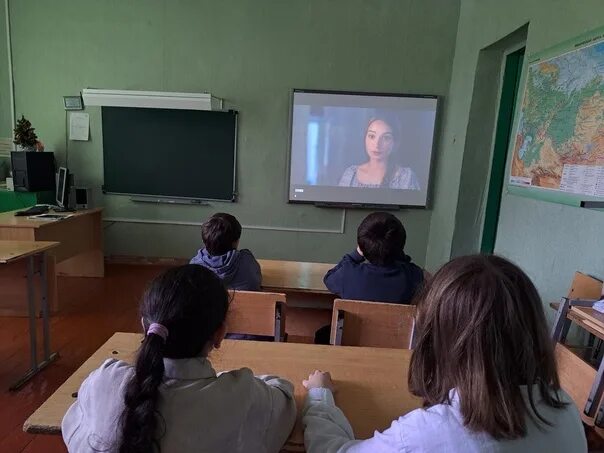 Школьный проект. Проведение киноуроков в школе призвано решить. Урок. Киноуроки в школах. Российские школьники.