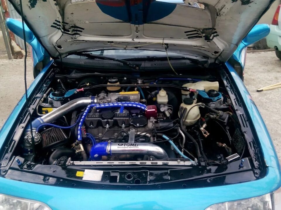 Подкапотное пространство нексии. Подкапотное пространство дэу эсперо. daewoo espero 2.0 двигатель. daewoo espero под капотом.