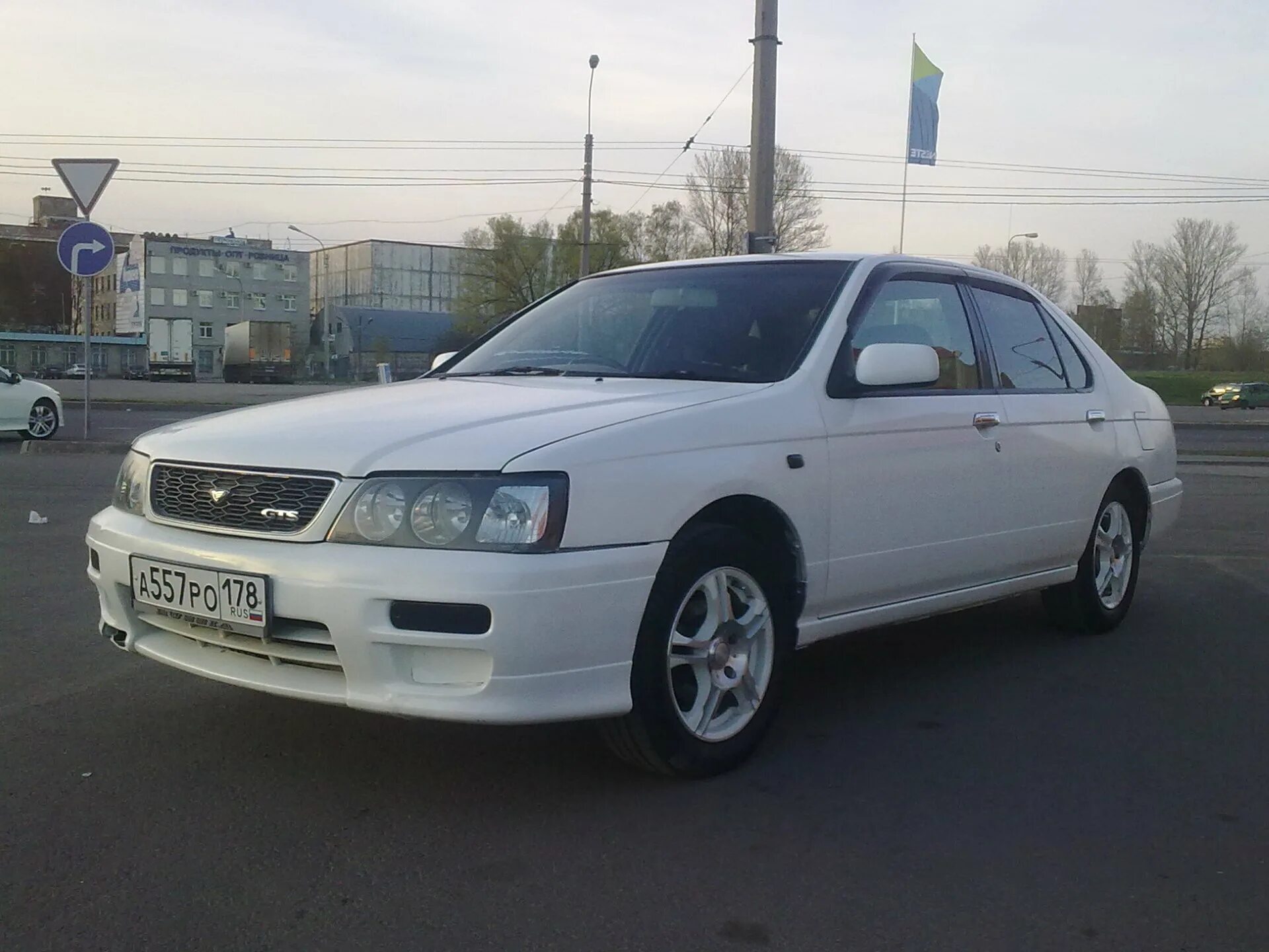 Nissan Bluebird u14. Nissan Bluebird SSS 2000. Nissan Bluebird u14 SSS. Nissan Bluebird u14 Fe. Ниссан блюберд купить в омске