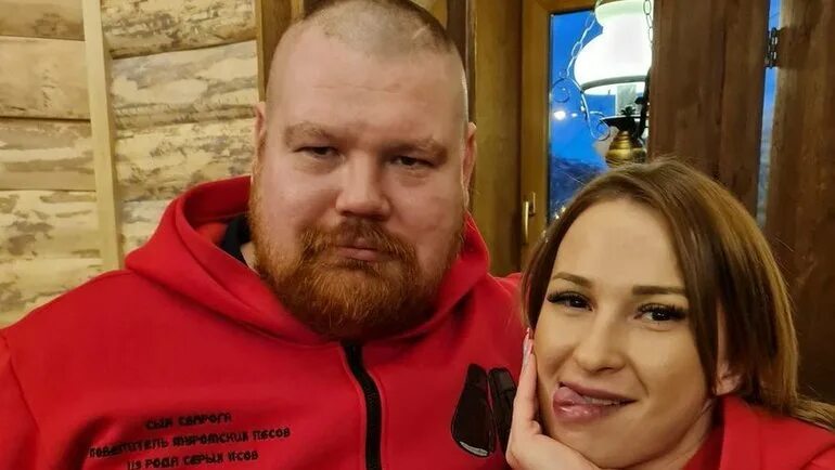 Довела Тарзана: Вячеслав Дацик едва не отправил в нокаут зарвавшуюся на трениров