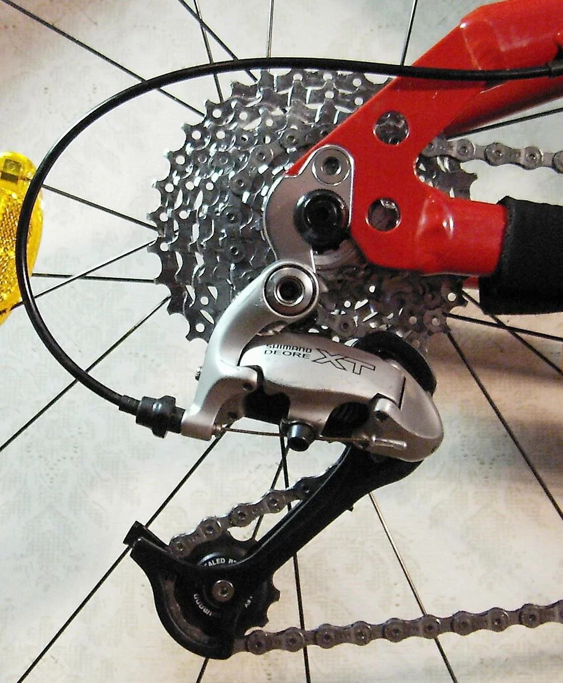 Shimano XT Rear Derailleur. Переключатель шимано 12 скоростей. Переключатель скоростей для велосипеда задний шимано. Шимано цепь через переключатель.