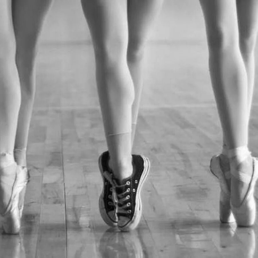 Где танцуют ногами. Ноги танцора. Танец ногами. Ноги танцовщиц.
