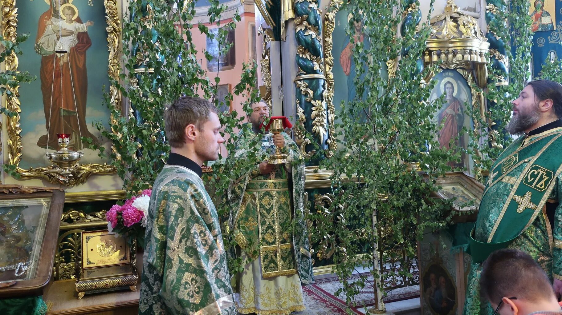 Суббота святой троицы. С днем святого духа. Поздравление со святым духом. Праздник духов. Праздник духов.