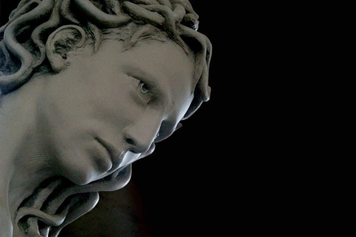 статуя горгоны. статуя горгоны. лучано гарбати медуза. статуя горгоны. медуза горгона скульптура.