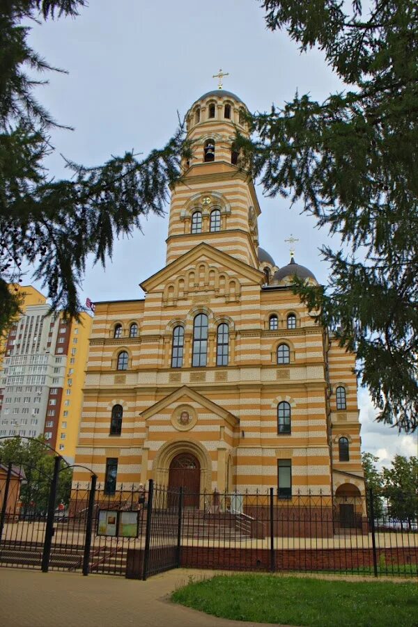 Храм иоанна кронштадтского владивосток. Храм иоанна кронштадтского саранск. Иоанно кронштадтский храм. Церковь святого праведного иоанна кронштадтского. Церковь иоанна кронштадтского в санкт-петербурге.