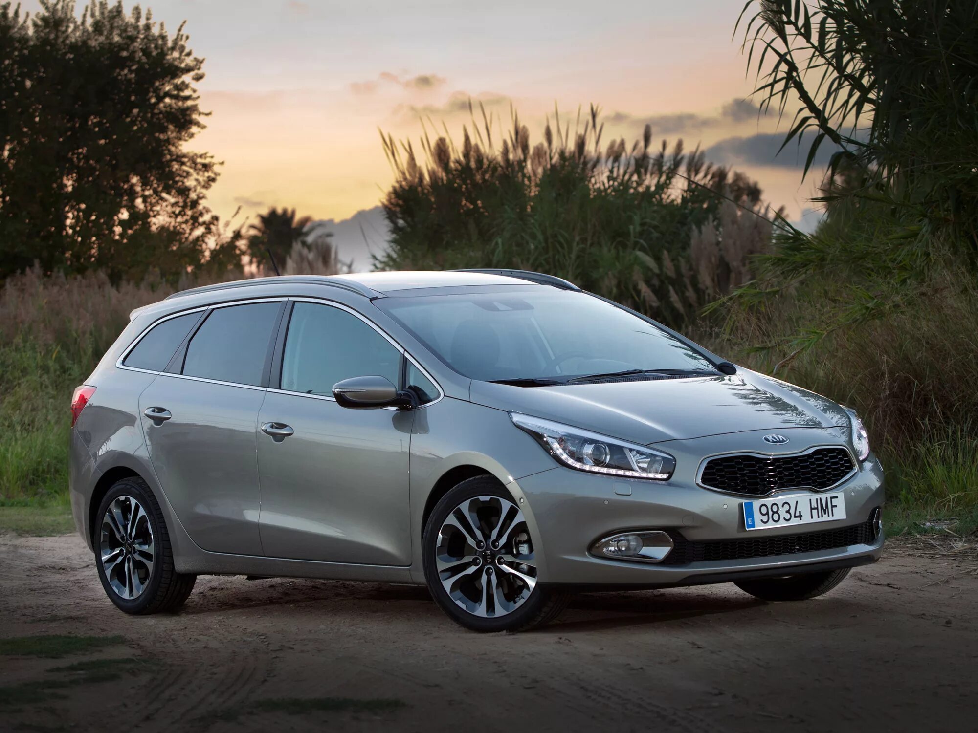 Киа сид плохо. Kia Ceed SW 2013. Kia Ceed SW 2012. Kia Ceed 2 универсал. Kia Ceed 2012 универсал.