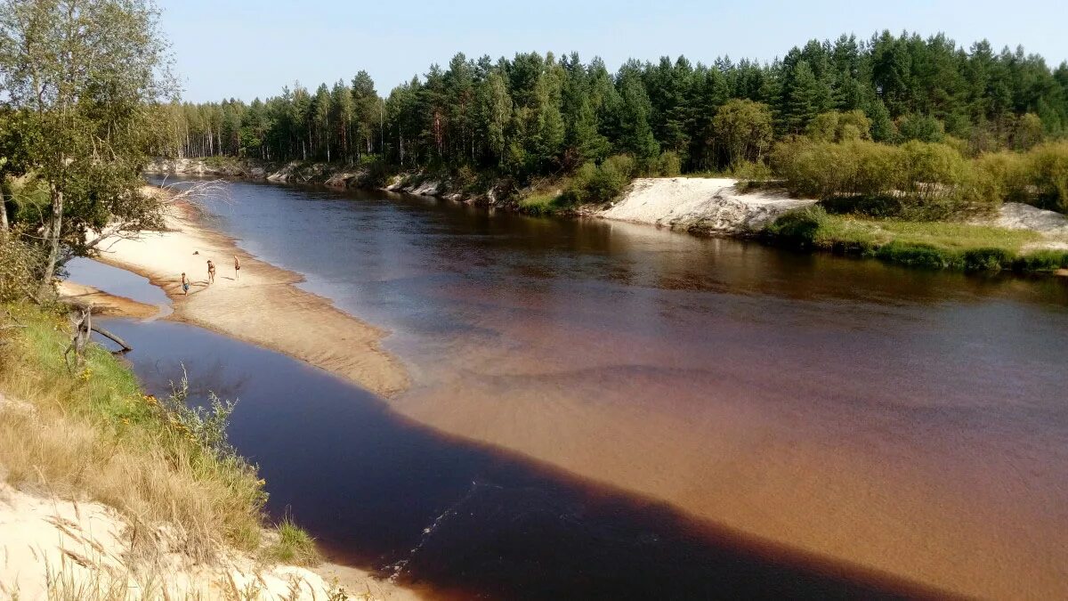 река мету. лодка на речной мели. дельта ориноко венесуэла. река битюг воронежской области. лодка на речной мели.