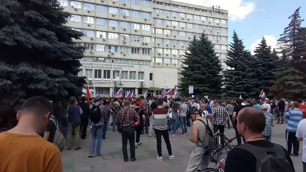 Митинг в Воронеже сегодня. Митинг возле НГУ сегодня. Митинг в Воронеже в 1917. Выступление митингующих возле телекомпании в Белоруссии. Митинг в воронеже