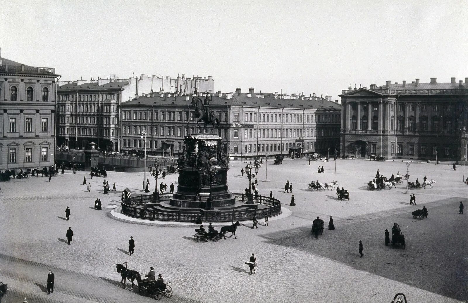 Архив фото санкт петербурга. Петроград невский проспект. Екатерининский канал санкт-петербург петроград. Площадь тургенева (покровская). Горсткин мост санкт-петербург.