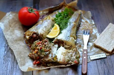 Вкусный хек в духовке с овощами