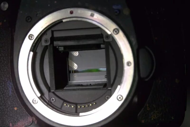 Кнопка спуска затвора фотоаппарата. Задержка затвора камеры. Ламели на затвор 6d. Срабатывание затвора. Срабатывание затвора.