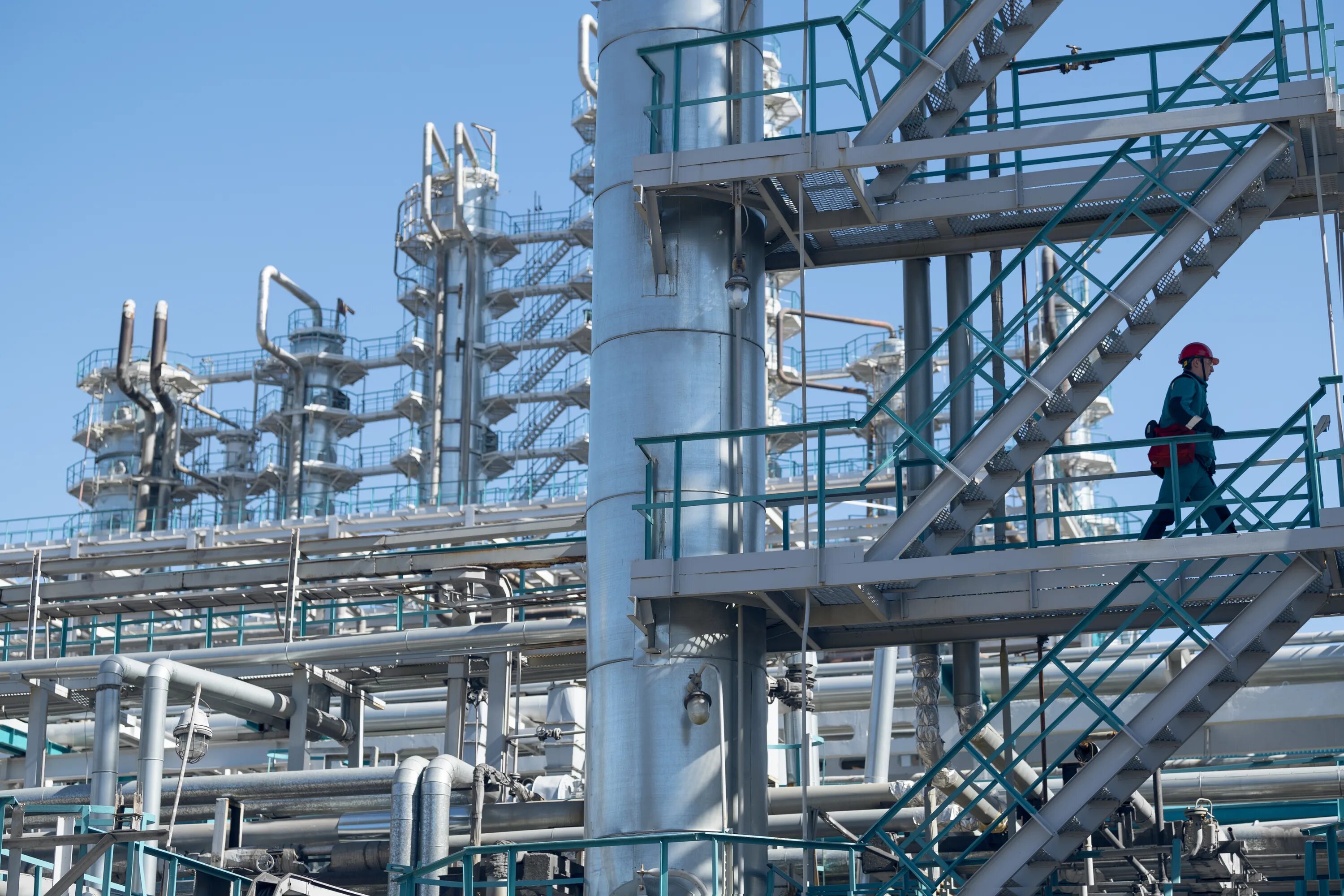 Коммерческое озвучивание помещений. Лукойл пмэф 2021 стенд. Замасливатели сибур. Тобольск сибур завод. Сибур пэтф гранула.