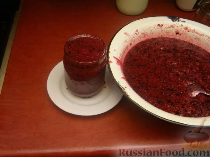 Смородина с сахаром на зиму без варки. Смородина перетертая с сахаром на зиму. Смородина перетертая с сахаром на зиму. Красная смородина протёртая фото. Красная смородина перетертая.