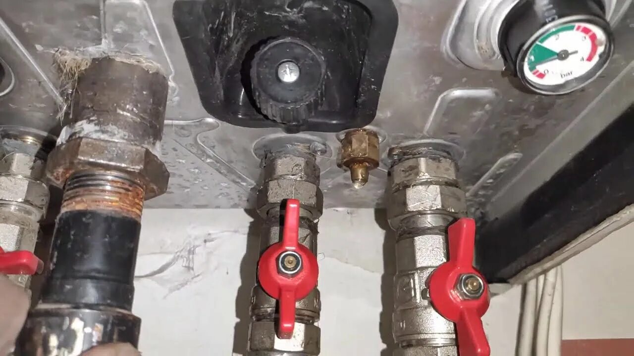 Не идет вода в котел. Кран для давления котла бакси. baxi eco 4s кран подпитки. датчик давления для газового котла baxi main 5. котел baxi подпитка воды.