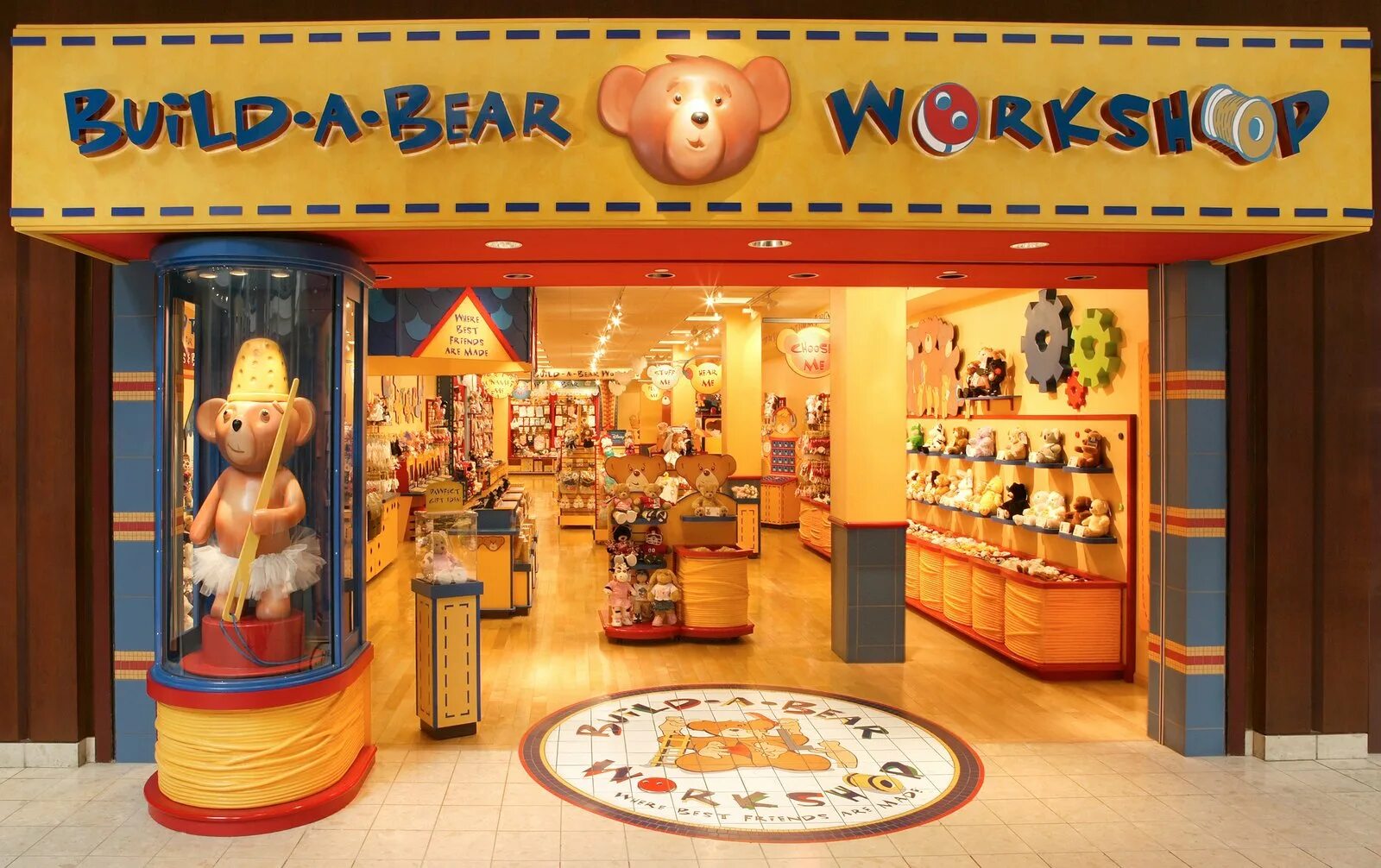 Где есть магазин в котором можно. Build a Bear Workshop в Дубае. Магазин build a Bear в Москве. Build a Bear магазины. Магазин build a Bear в Дубае.