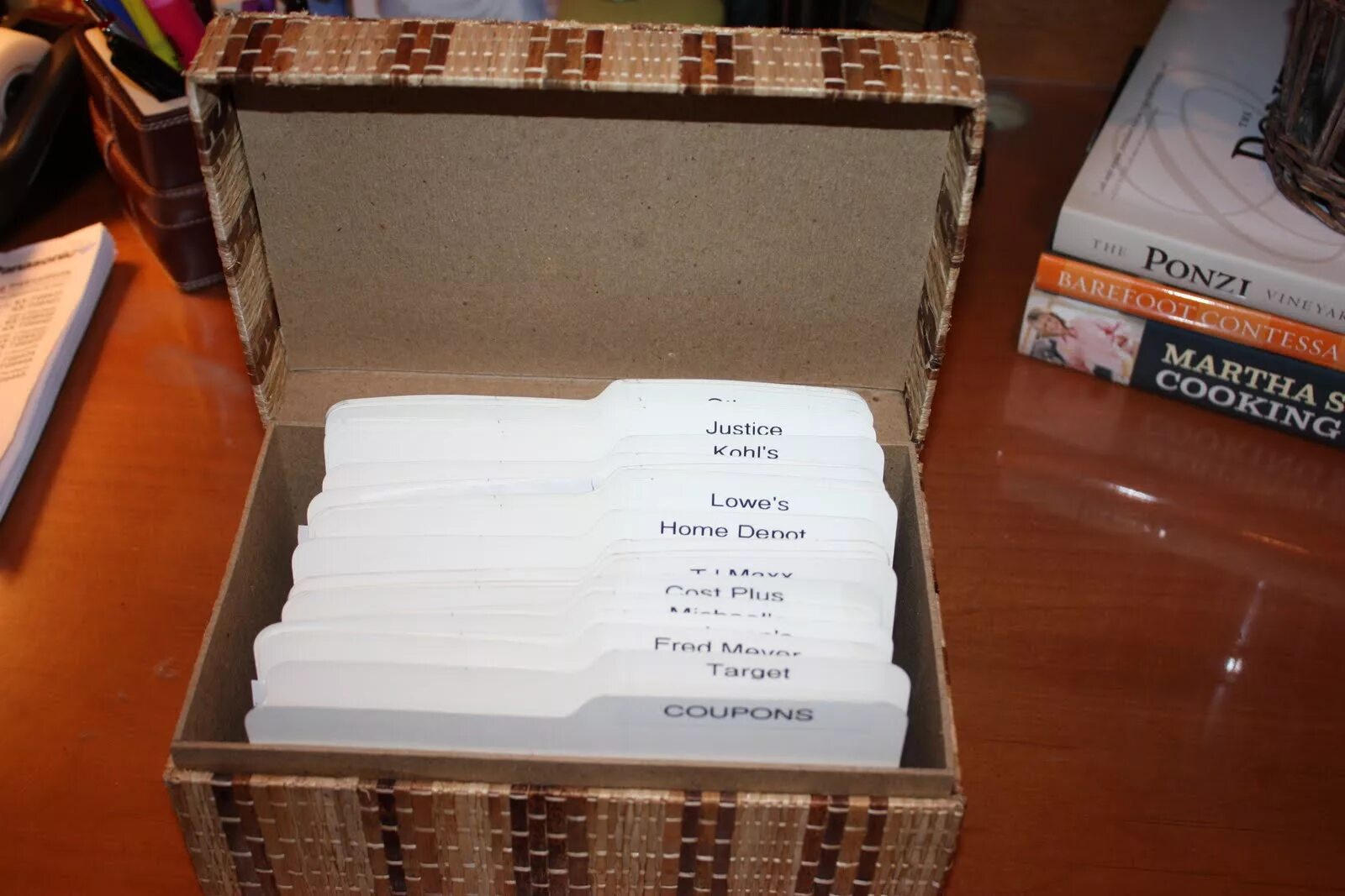 стопка чеков. удобное хранение чеков. хранение чеков. чеки от ип. чеки на стройматериалы.