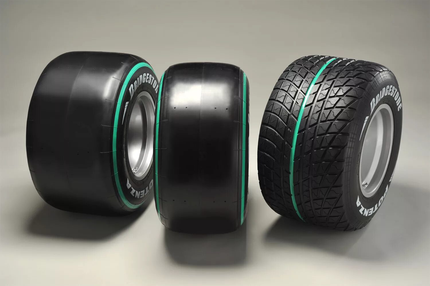 Bridgestone f1. Шины слики ф1. Шины для f1 Bridgestone. Слик резина ф1.