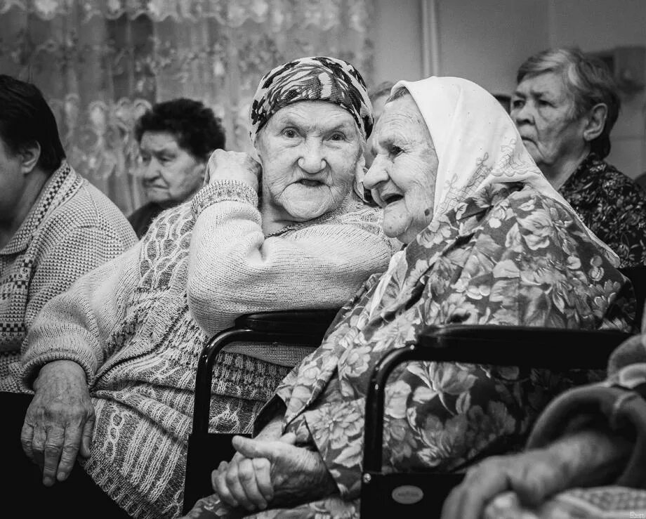 Дом престарелых и инвалидов в майкопе. Люди из дома престарелых. дом престарелых в армении. сенница дом престарелых. дом престарелых рябичев.