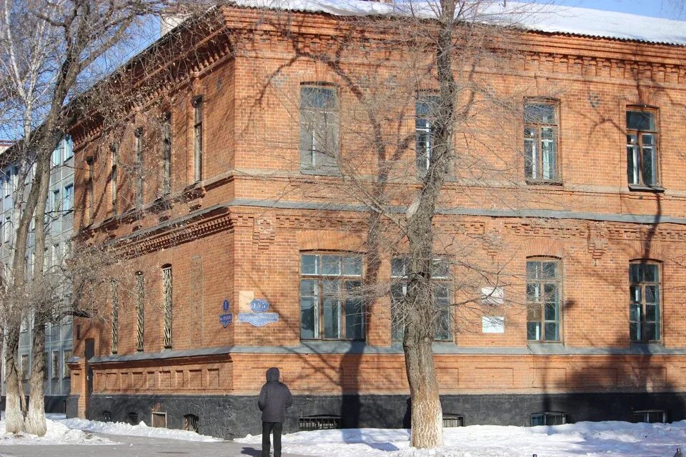 В здании бывшей больницы. Хирургический корпус городская благовещенск больница. хирургический корпус благовещенск 1 гор больница. больницы в благовещенске амурской области. хирургический корпус благовещенской городской больницы.