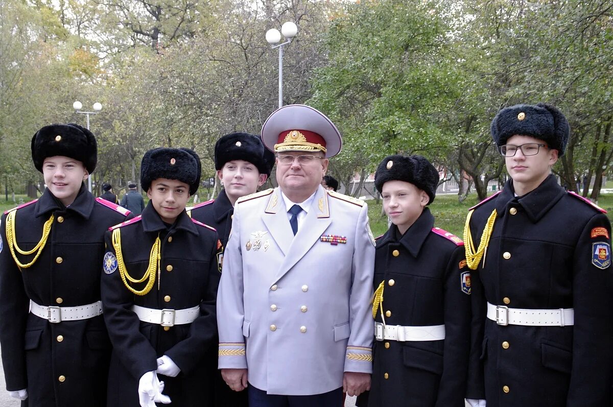 Первый московский кадетский корпус сайт. 1мкк. ПМКК кадетский корпус. Первый Московский кадетский корпус. Шинель первый Московский кадетский корпус.