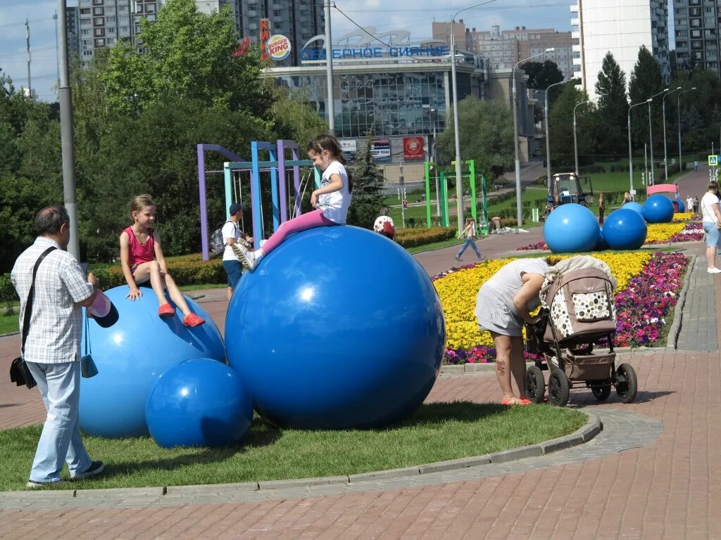 Парк Битца в Северном Бутово детские площадки. Северное Бутово бульвар Дмитрия Донского площадка. Парк на Северном бульваре.