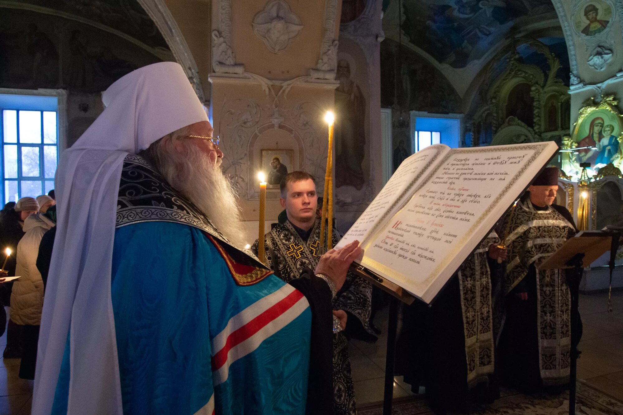 Повечерие с каноном андрея критского понедельник текст. Богослужение Великий канон Андрея Критского. Великое повечерие Великий пост. Великий покаянный канон Андрея Критского Великий понедельник. Великий покаянный канон Андрея Критского Великий четверг.