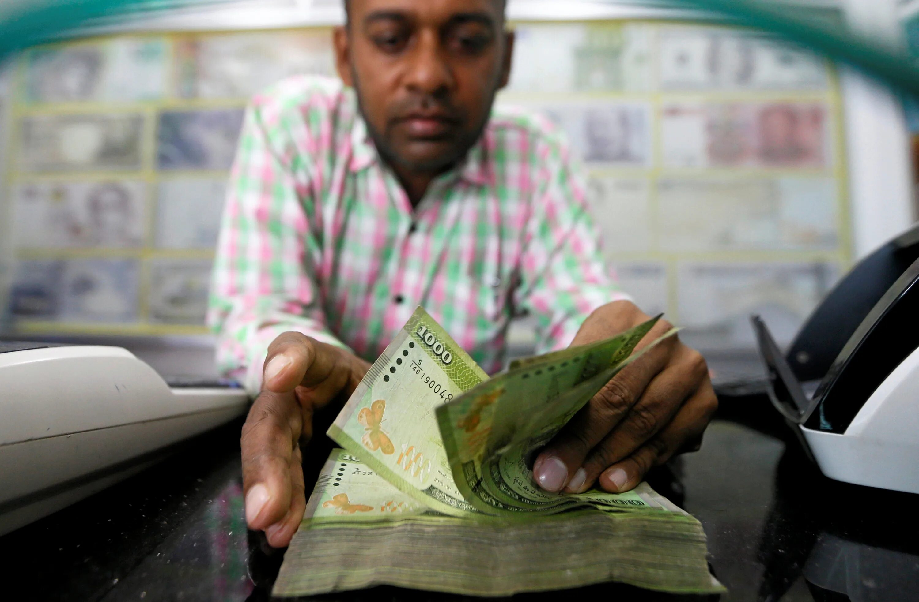 Деньги на шри ланке 2025. Деньги шри ланки. sri lankan rupee. деньги на шри ланке. 5000 sri lanka rupees.