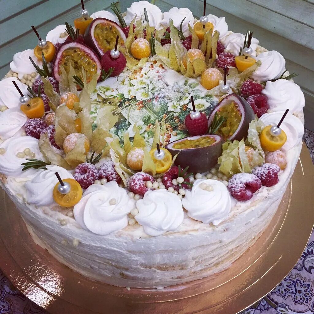 кондитерские. музей шоколада, париж, франция. ладури пирожные. самые популярные торты. торты в магазине.