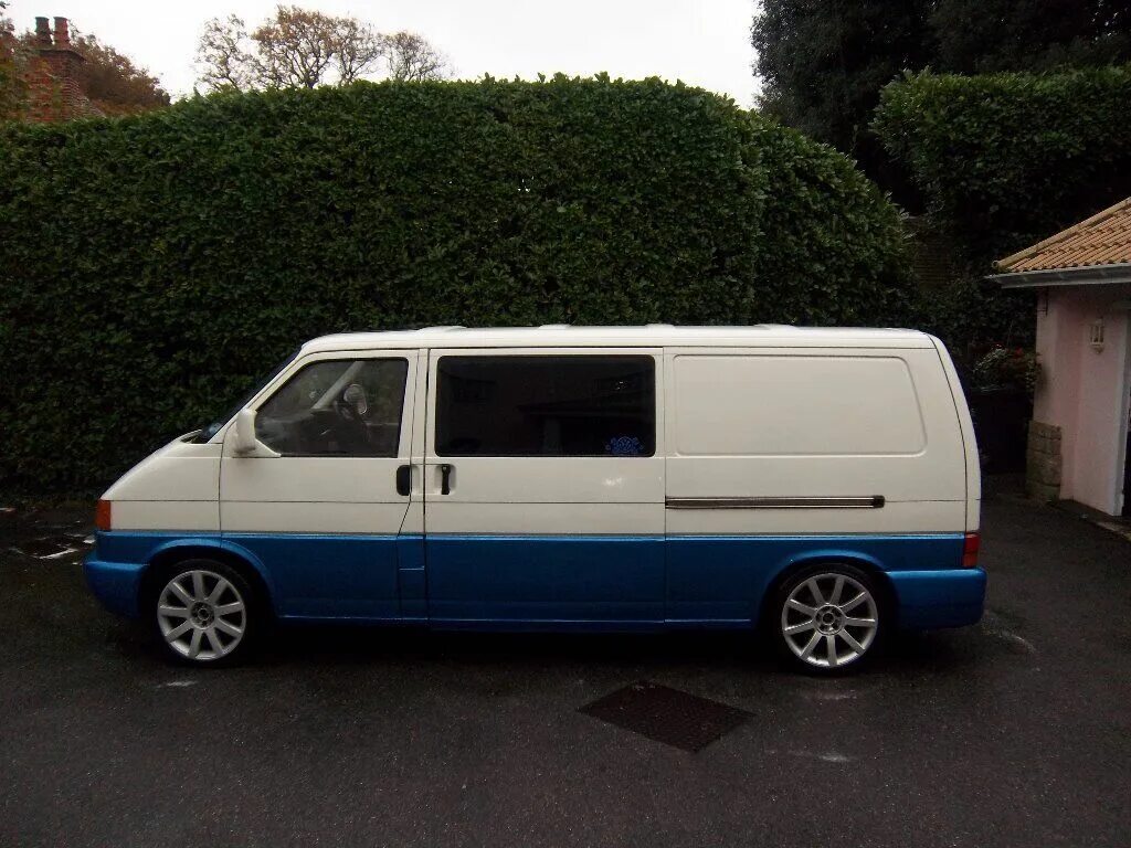 Цвета т4. Volkswagen transporter t4 двухцветный. фольксваген t4 транспортер белый. фольксваген транспортёр т4 два цвета. volkswagen t4 1997.