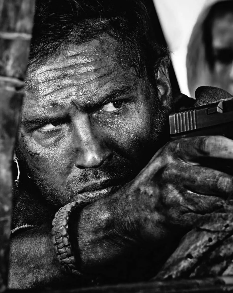 Безумная харди. Том Харди Макс. Mad Max Tom Hardy. Том Харди Безумный Макс. Макс Рокатански том Харди.