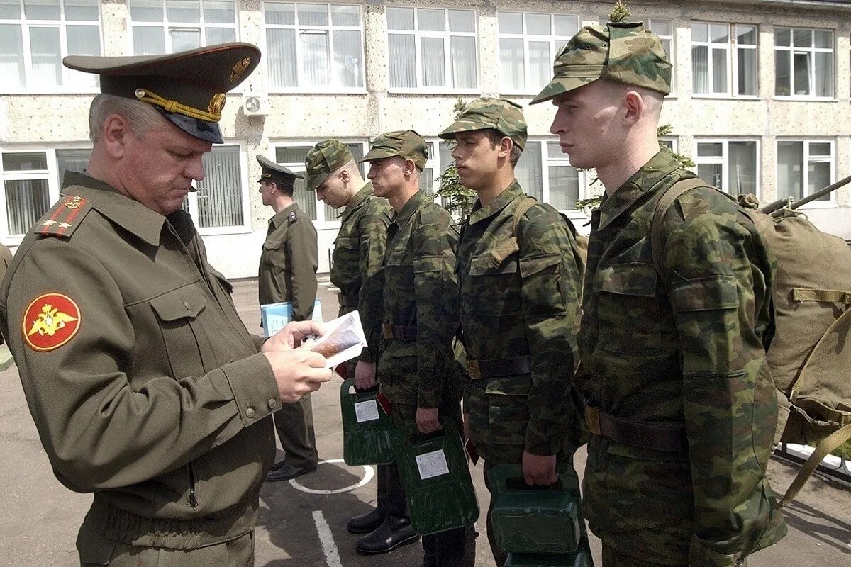 Военный. Российский солдат. Форма военного комиссариата. Военная форма призывная.