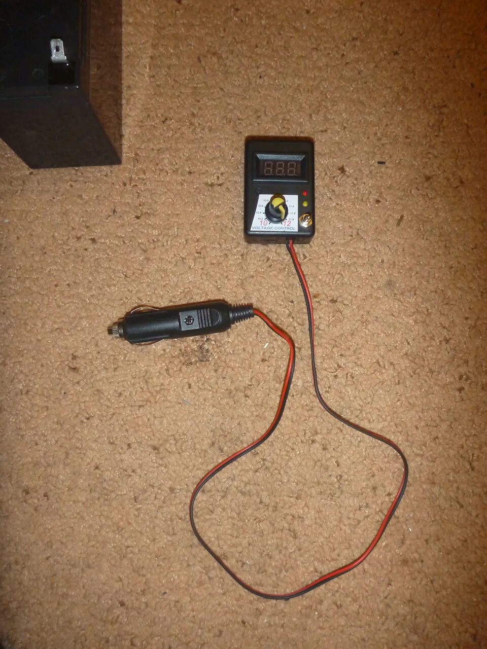 Сколько вольт в прикуривателе. Датчик разряда аккумулятора 24 вольта. Датчик разряда аккумулятора 12 вольт. Датчик заряда АКБ 12 вольт. Сигнализатор разряда аккумулятора 24 вольта.