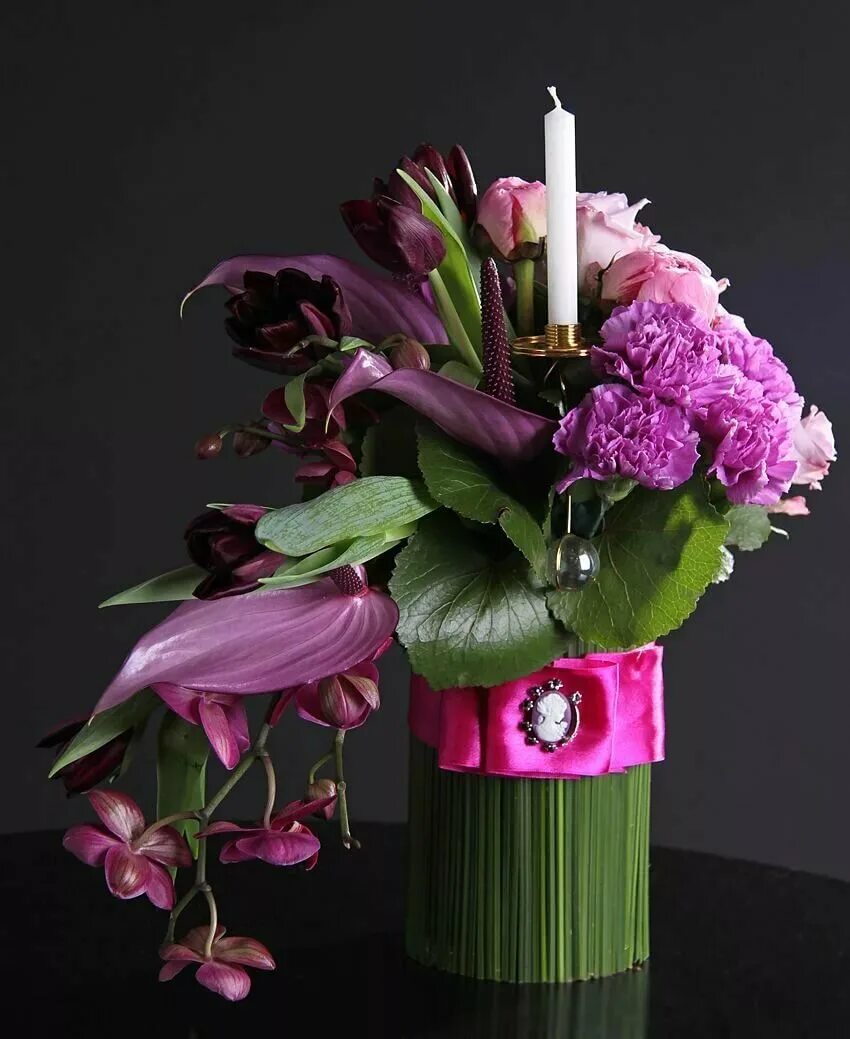 Необычные букеты цветов для женщин. Композиция из цветов. Необычные букеты. Дизайнерские букеты. Креативный букет.