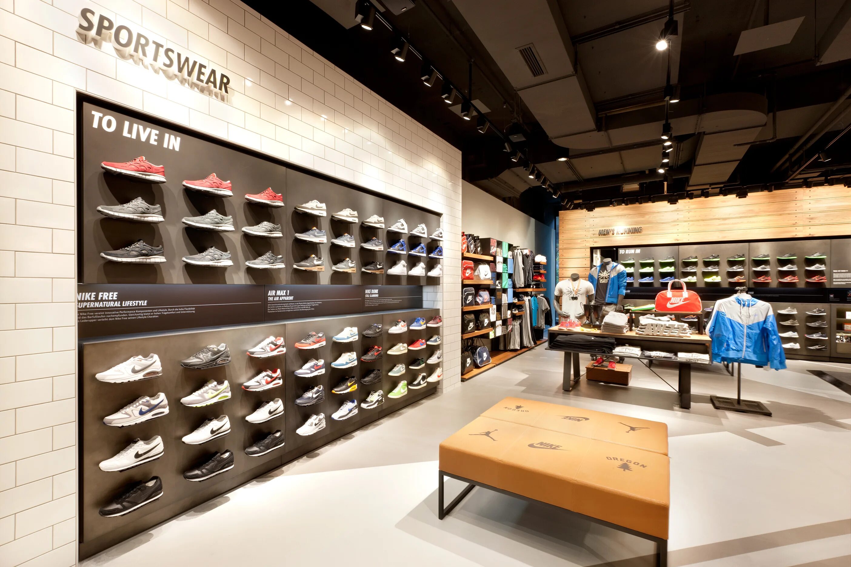 Сайт магазина nike. Nike Европолис. Nike Store Interior. Nike shop Interior. Интерьер магазина кроссовок.