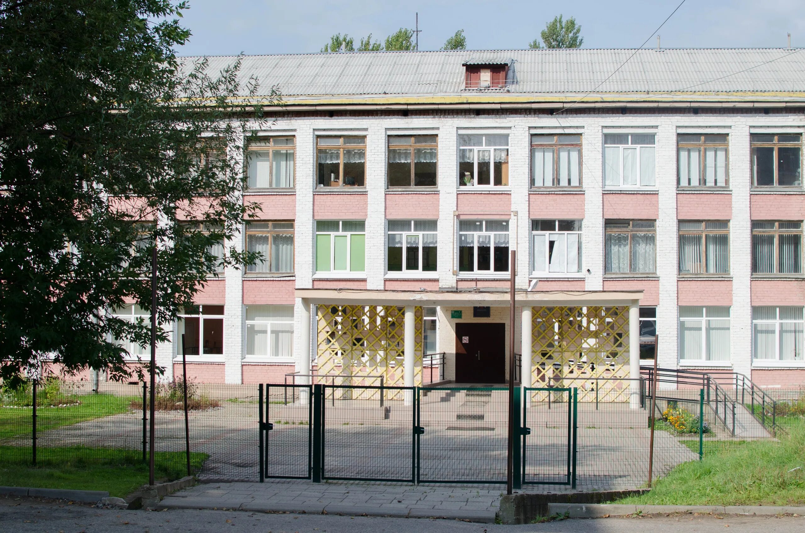 Школа 11 61. Школа 11 61. Гимназия 11 симферополь. Моу сош 11 тверь. Школа 2107 гиляровского 21.