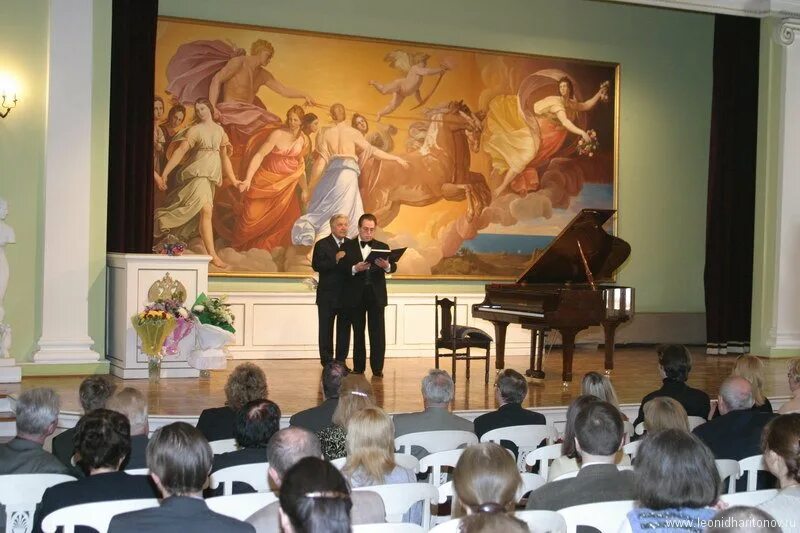 и. галерея глазунова в москве концерт. воскресенский смольный собор внутри. мураново экспозиция тютчев. рам гнесиных концертный зал.