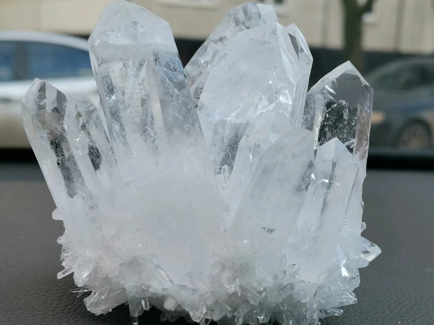 Cacha crystal. Кварц (горный хрусталь). Горный хрусталь камень друза. Друза хрусталя с кварцем. Друза кристаллов кварца.