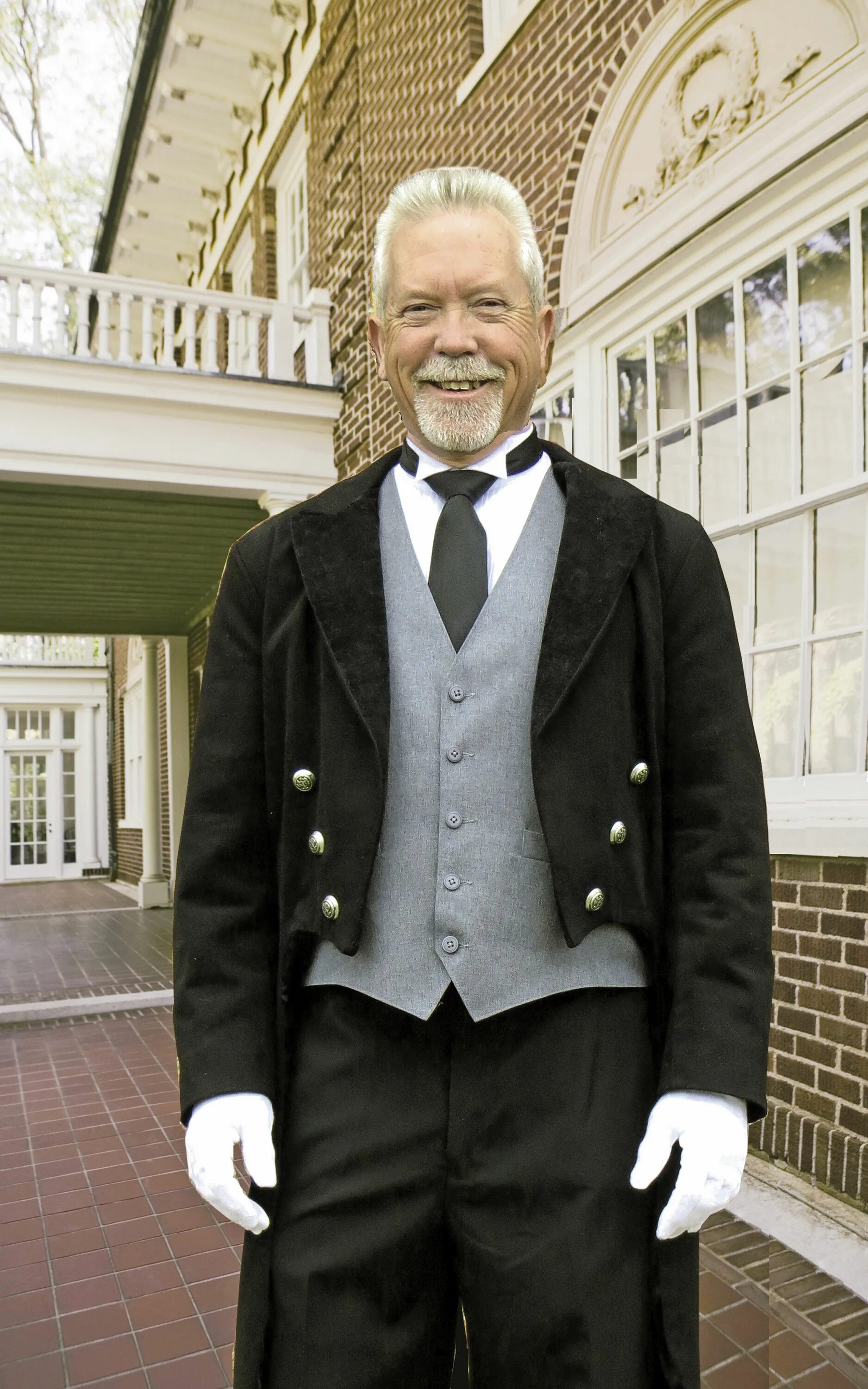 Butler фото. Камердинер дворецкий лакей. Дворецкий профессия. Английский дворецкий. Английский дворецкий.