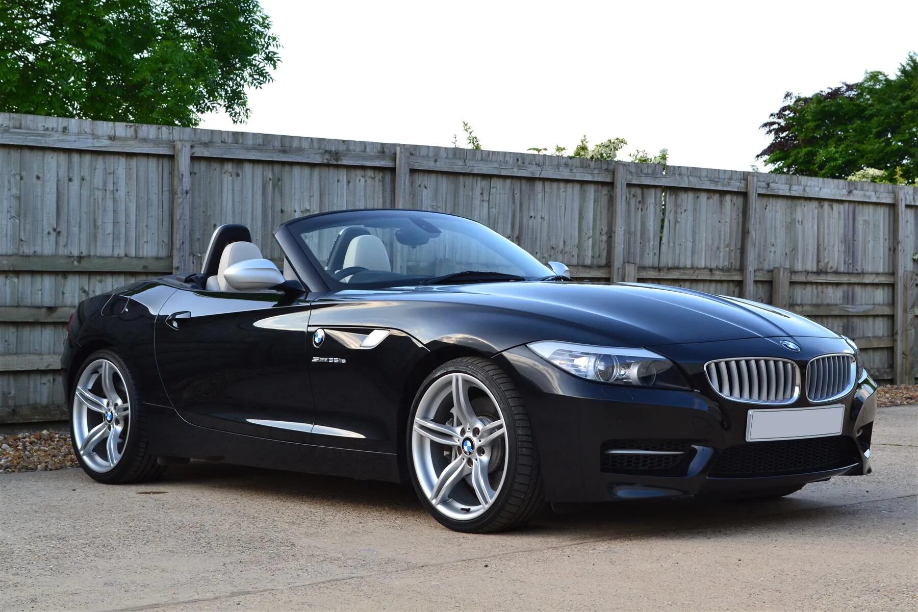 Г з 4. БМВ z4 родстер черный. BMW z4 Roadster черная. BMW z4 2011. BMW z4 2001.