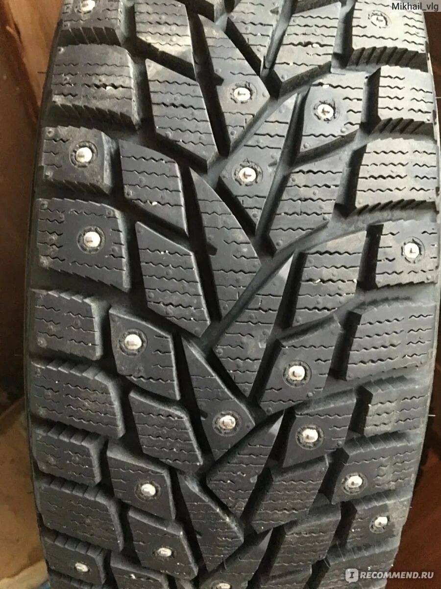 Винтер айс шины. Dunlop Ice 02. Dunlop Winter Ice 02. Данлоп Винтер айс. Dunlop Grand track Ice 02 фото.