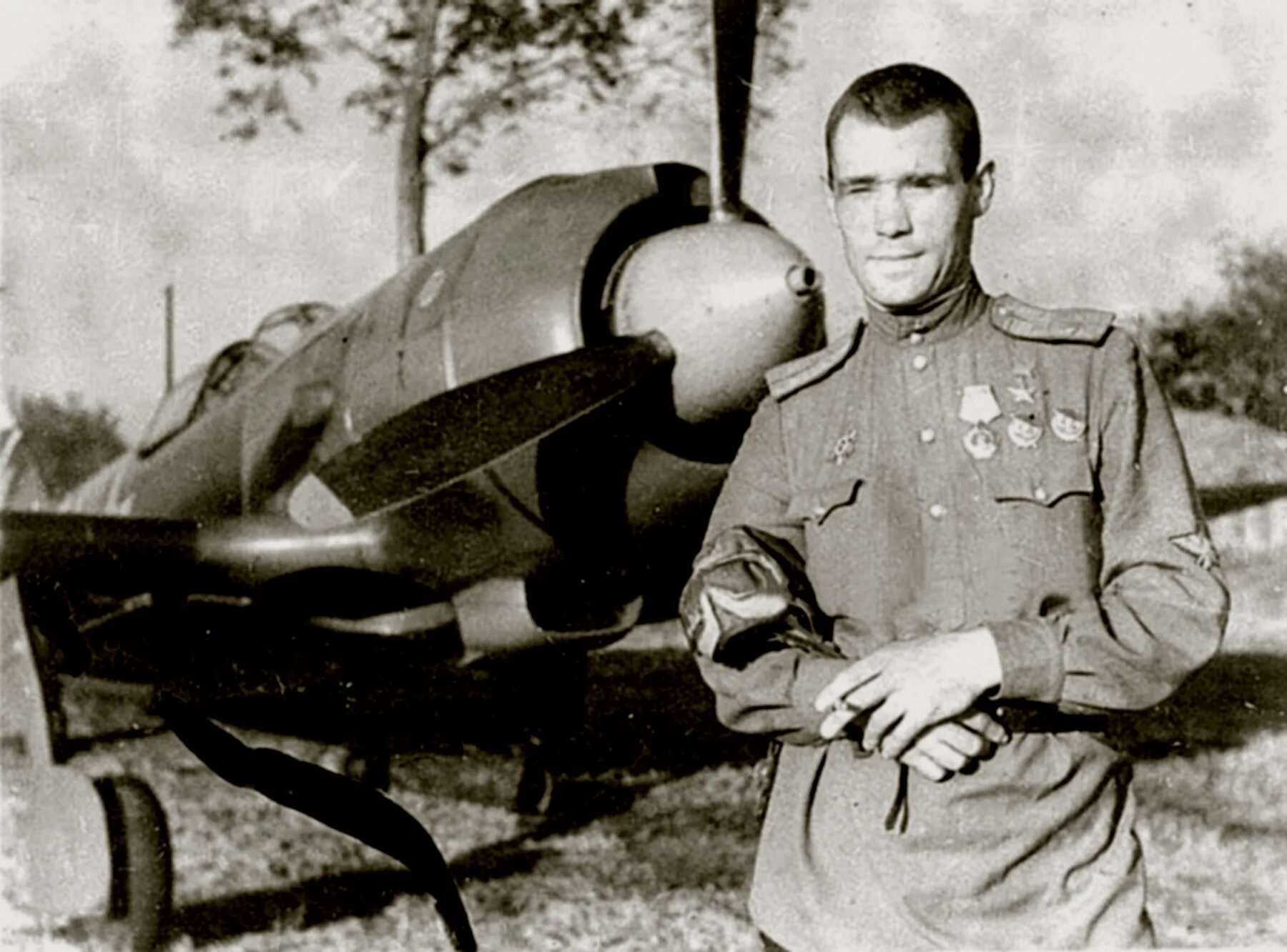 Летчиков 1 е. Герой советского Союза ВОВ летчик-истребитель.