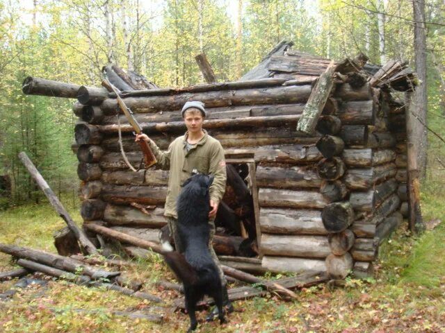 Жизнь охотников в глубинке. Зимовье в тайге. С женщиной в таежной избушке. Избушка Коми охотника.