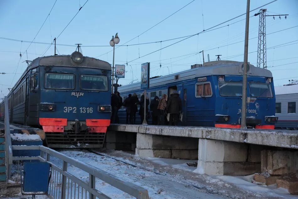 Железная дорога ярославское направление. Электричка Александров Сергиев Посад. Лосиноостровская Сергиев Посад электричка. Электропоезда Ярославского направления. Электричка Спутник Ярославское направление.