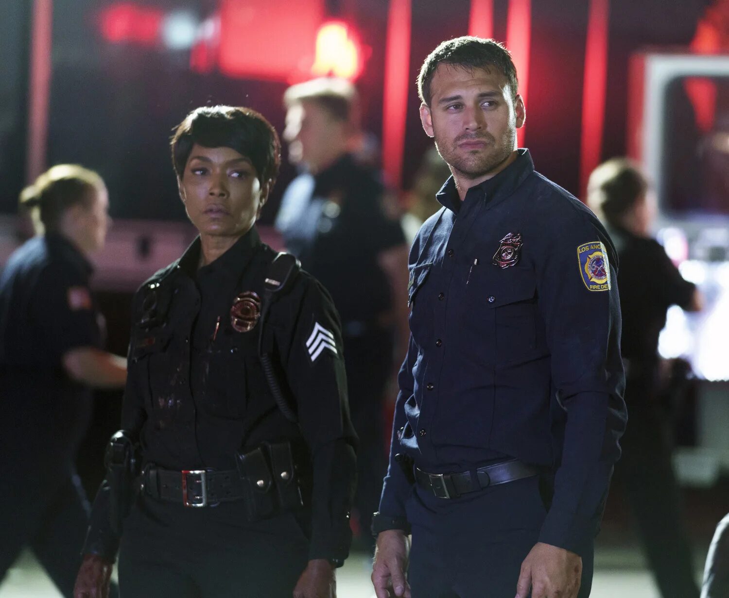 Эдди диас сериал 911. 911 служба спасения сериал кристофер. 911 служба спасения сериал эдди. 911 служба спасения сериал 2021. 911 служба спасения сериал кристофер.