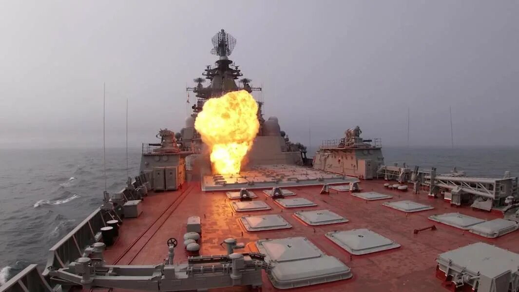 Корабль был сильно поврежден но нам повезло. Корабль был сильно поврежден но нам повезло
