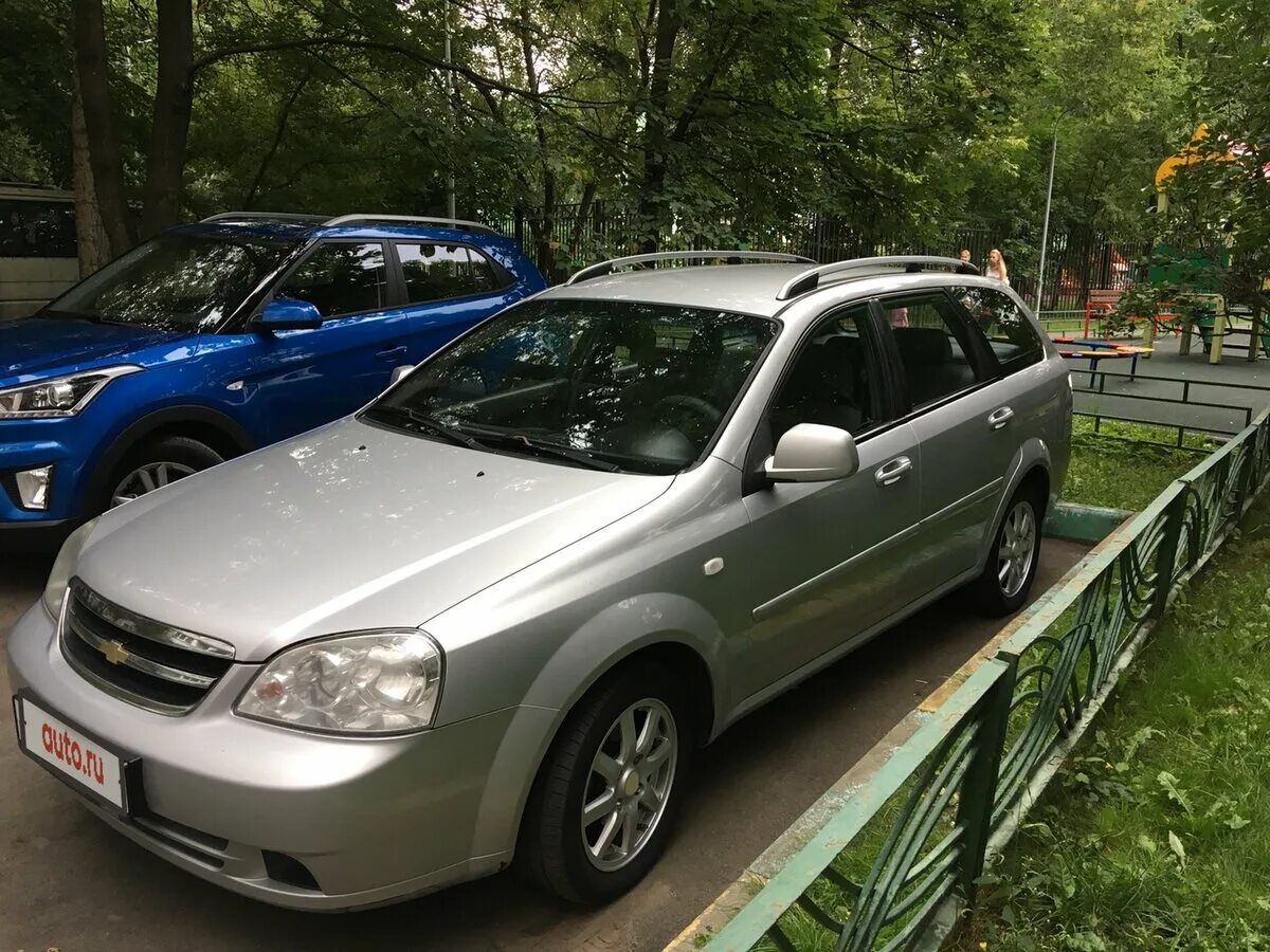 Шевроле лачетти универсал отзывы. Chevrolet Lacetti 2010 универсал. Лачетти универсал 1.6. Chevrolet Lacetti 2010 универсал серебристый. Шевроле Лачетти универсал серебристый.