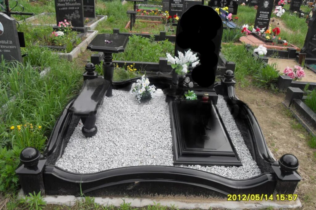 Фото на памятники на могилу какие. Благоустройство могил в Новосибирске. Надгробия мрамор гранит на кладбище. Памятники из гранита Кашина гора.